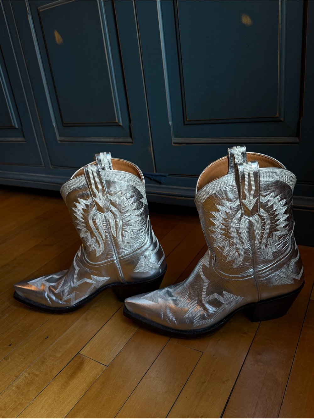 EUC Miron Crosby Maggie Metallic Silver Western Cowboy Boots size 9